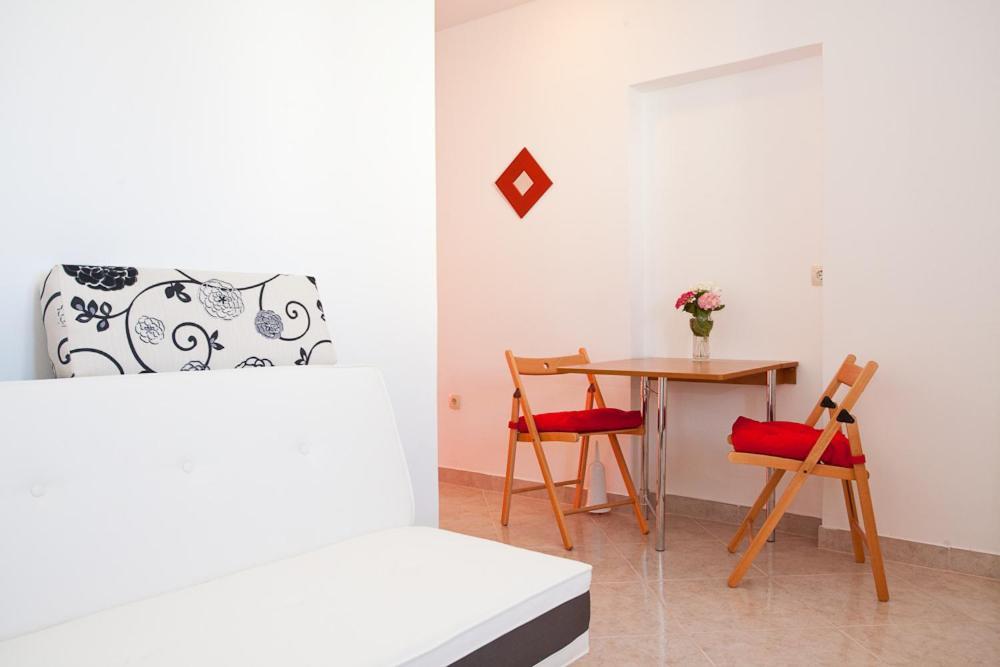Apartments Melita Krk Town Luaran gambar