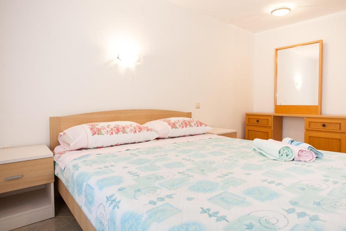 Apartments Melita Krk Town Luaran gambar