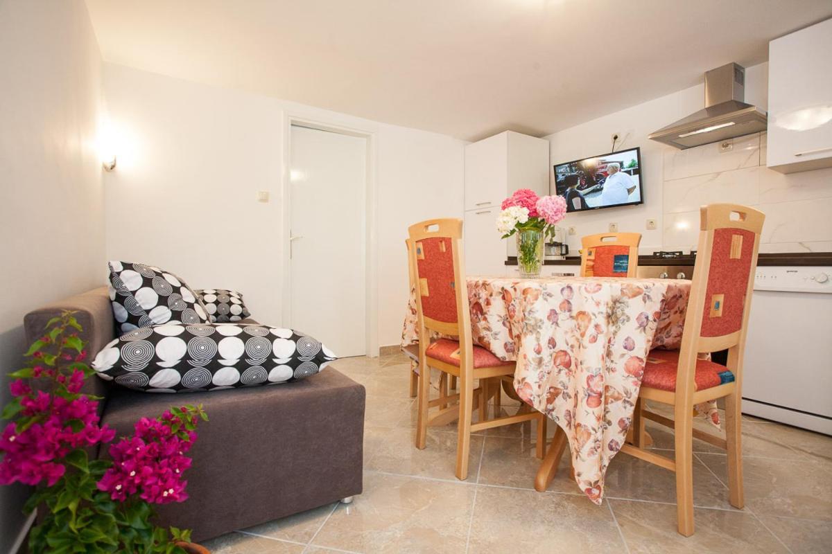 Apartments Melita Krk Town Luaran gambar