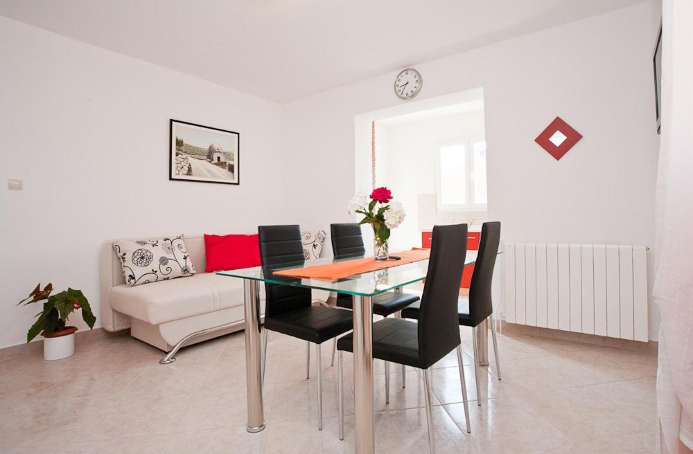 Apartments Melita Krk Town Luaran gambar